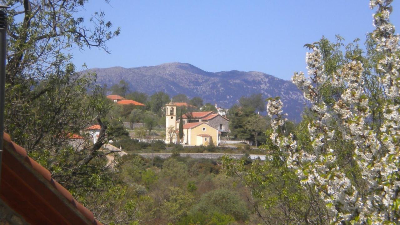 Stone House In A Quiet Landscape, Leonidion Villa Ngoại thất bức ảnh